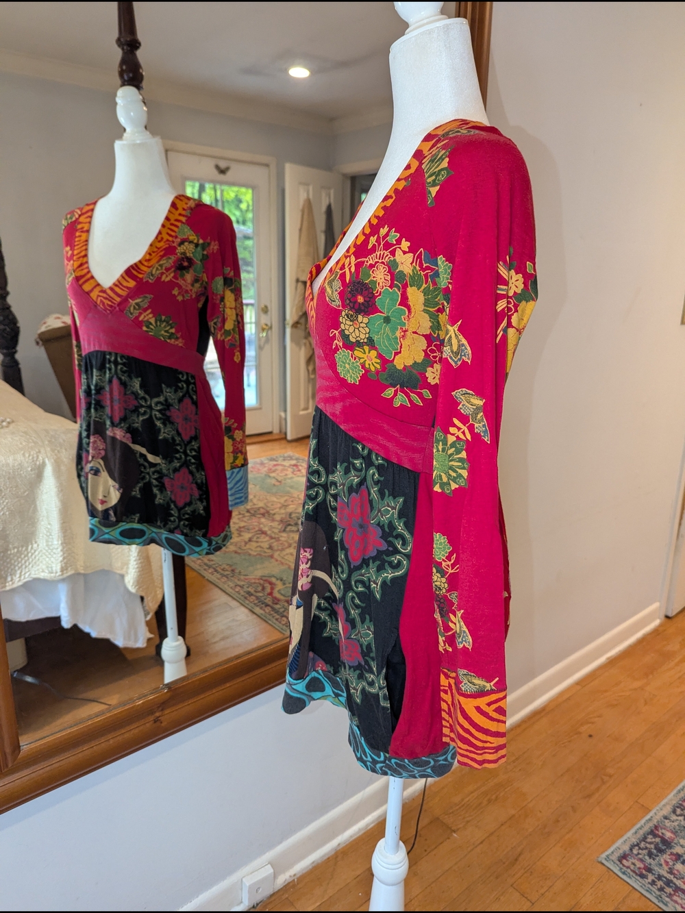 Vibrant Stretch Cotton Mixed-Print V-Neck Tunic With Illustrated Face Detail - Picture 3 of 12